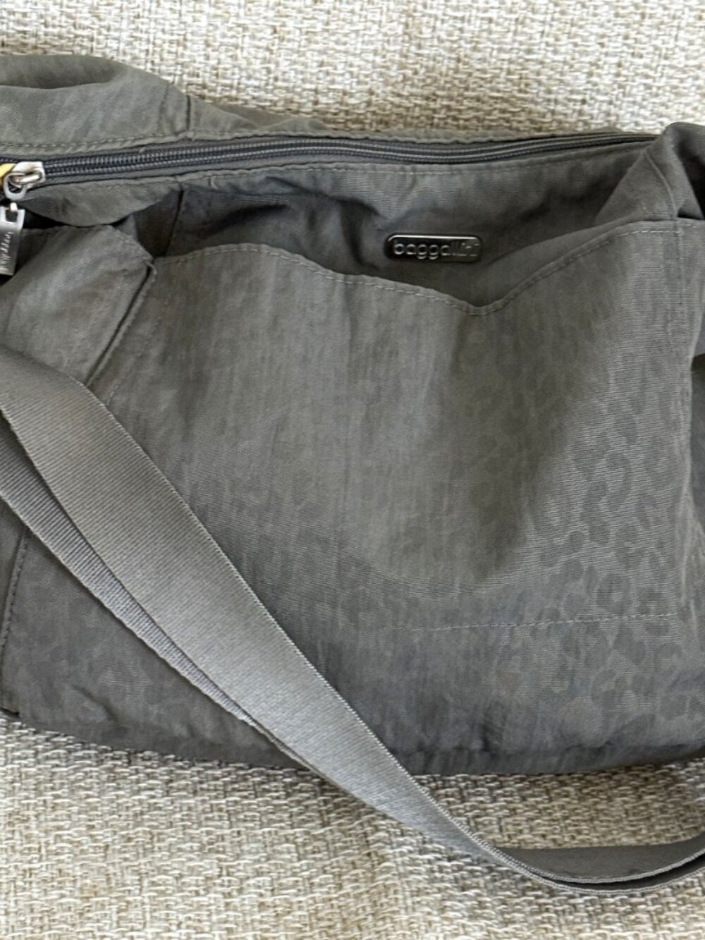 Baggalini Shoulder Bag Gray Canvas - Picture 7 of 8